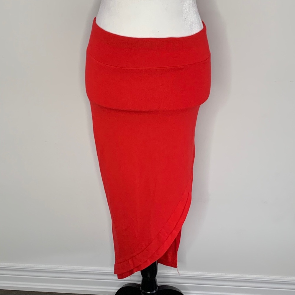 Red skirt - Picture 2 of 4